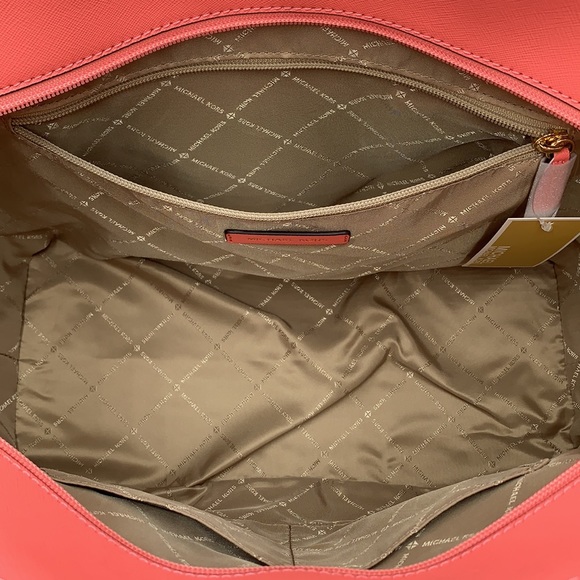 MICHAEL KORS GILLY LARGE DRAWSTRING TRAVEL TOTE GRAPEFRUIT SIGNATURE - Picture 13 of 16